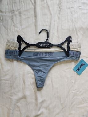 Calvin Klein Thong Panties Set of 2 Gray Blue Sz M NWT
